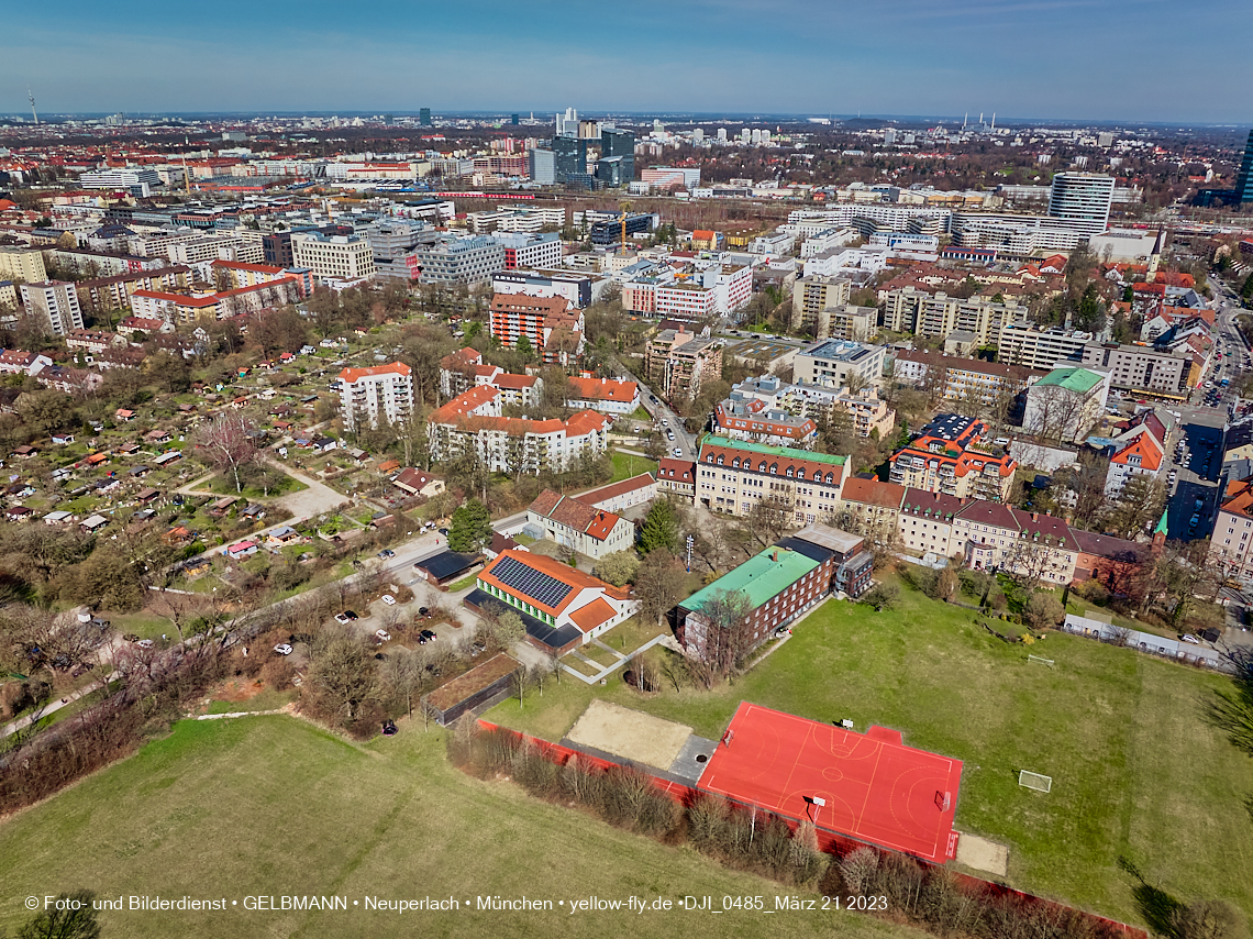 21.03.2023 - Luftbilder von der Baustelle Maikäfersiedlung in Berg am Laim